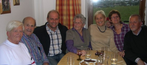 vlnr: Gast aus Bielefeld, Albert Buchner, Vizebgm. Cornel Knapp, Fini Buchner, LAbg. Bgm. Sonja Ottenbacher, Elfi Hechenberger, Gast aus Bielefeld